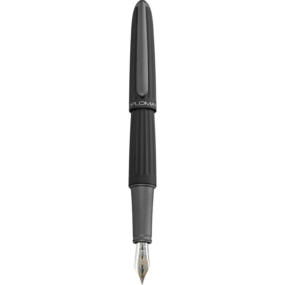 Diplomat | Aero | Fountain Pen | 14K Gold Nib | - Black